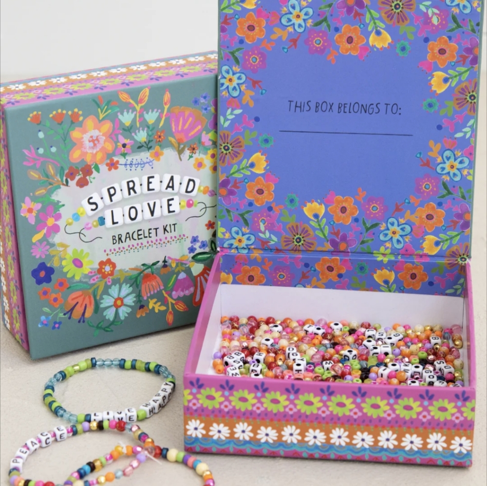 Spread Love Bracelet Making Kit - Picture 1 of 7